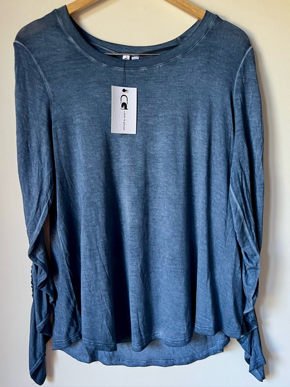 NWT Cable & Gauge Denim Blue Ruched Long Sleeve Shirt Size L - Picture 2 of 10